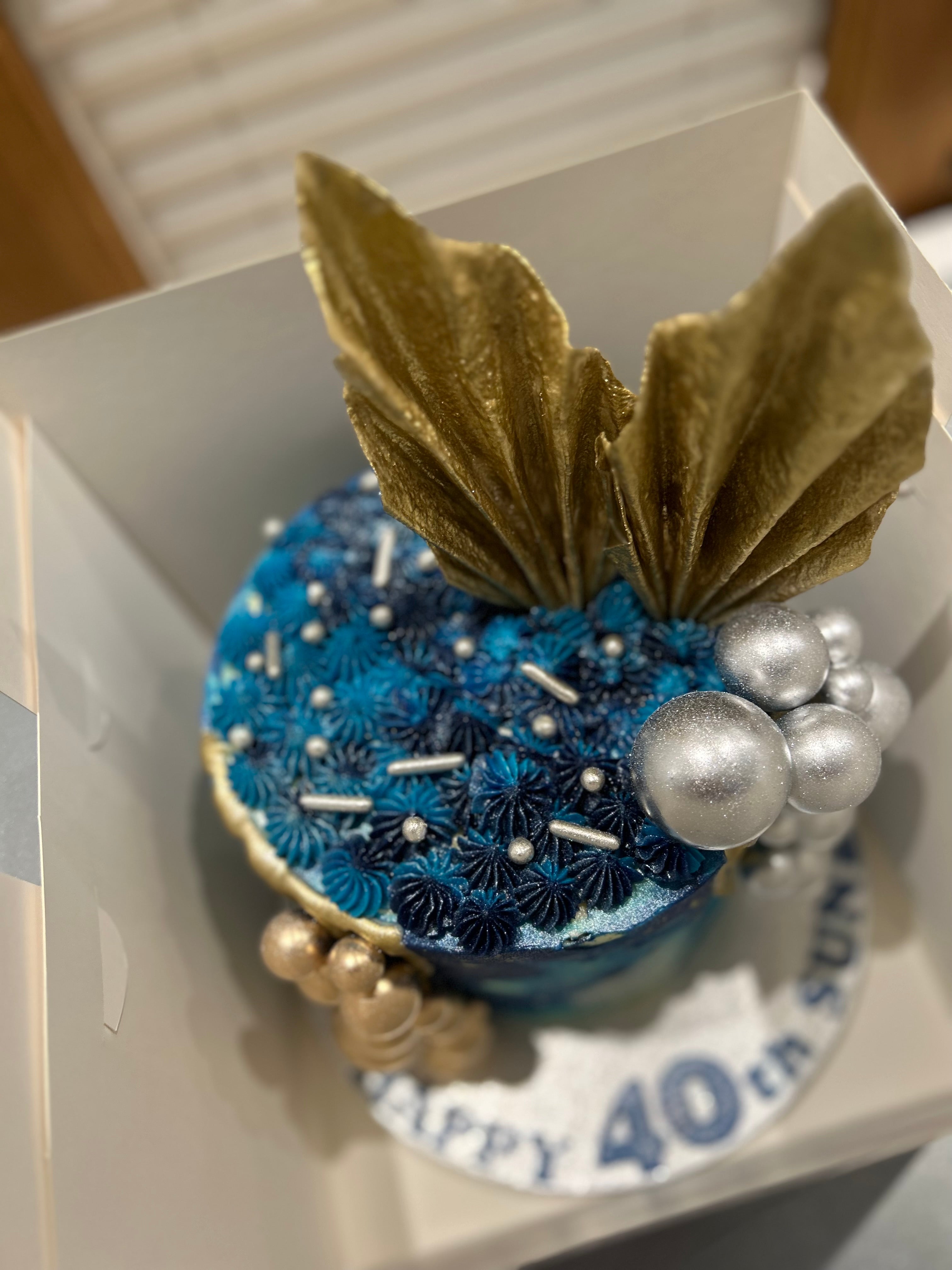 GOLD SAIL AZURE DRIP CAKE