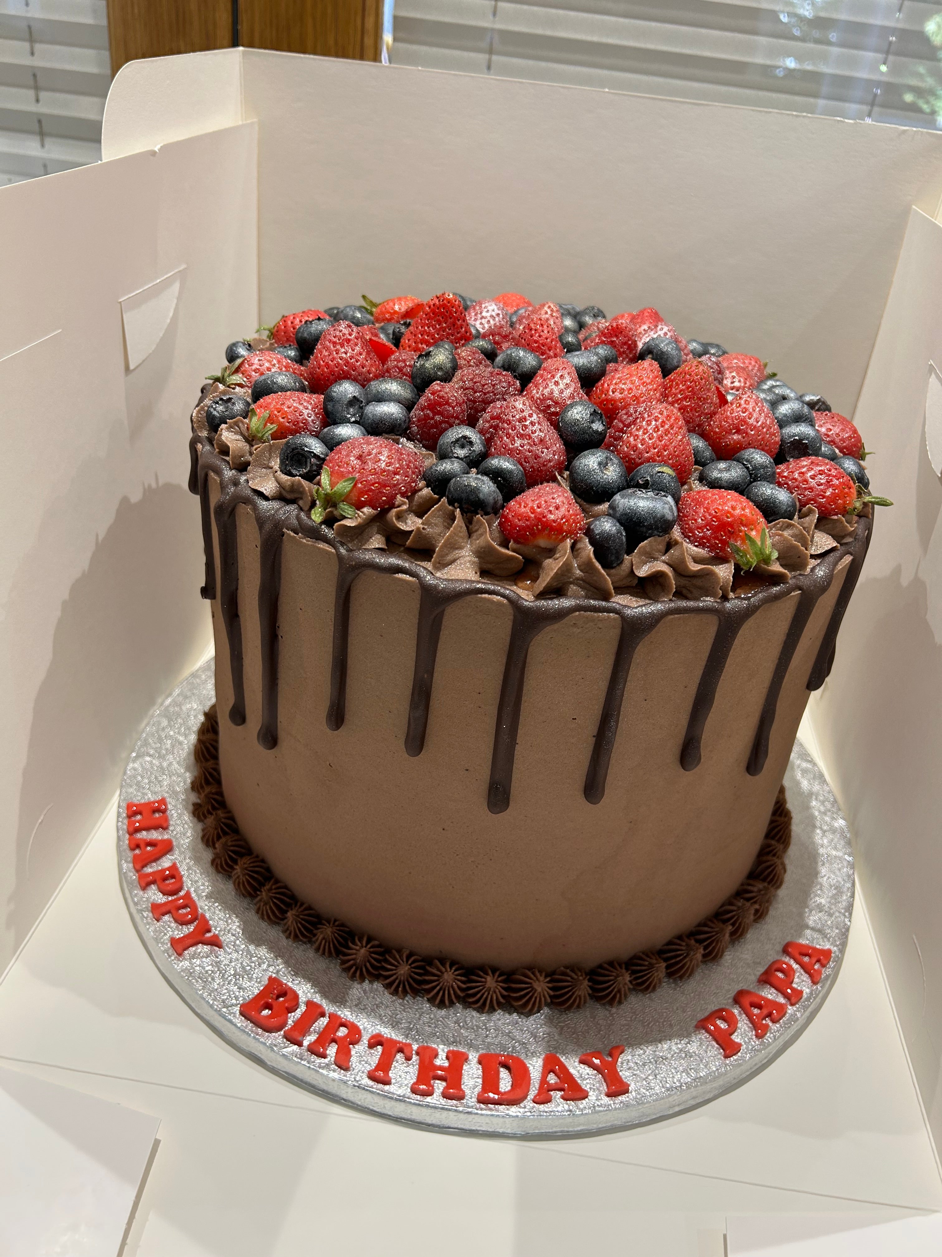 FRUIT TOP CHOCCO DRIP CAKE