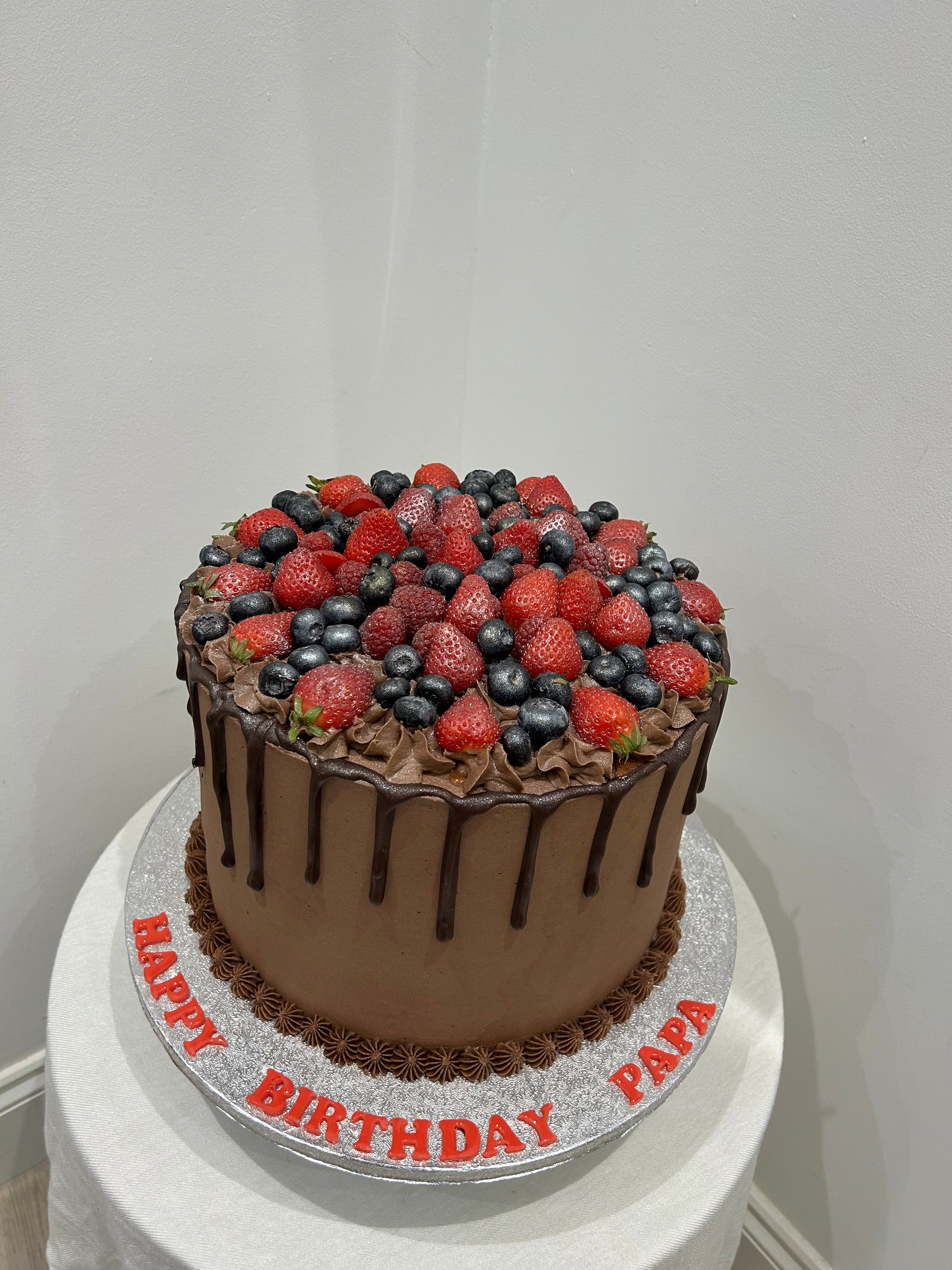 FRUIT TOP CHOCCO DRIP CAKE