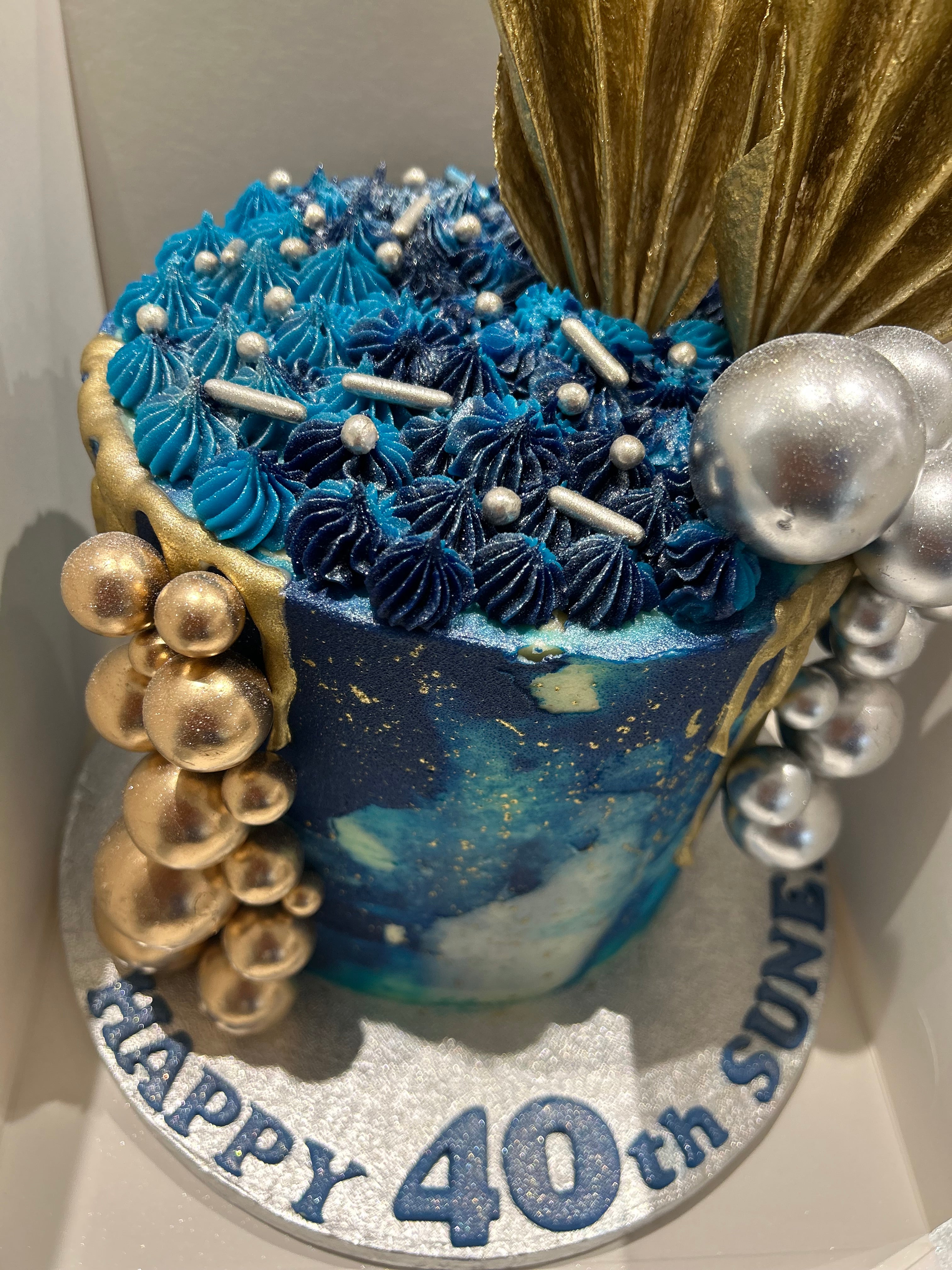 GOLD SAIL AZURE DRIP CAKE