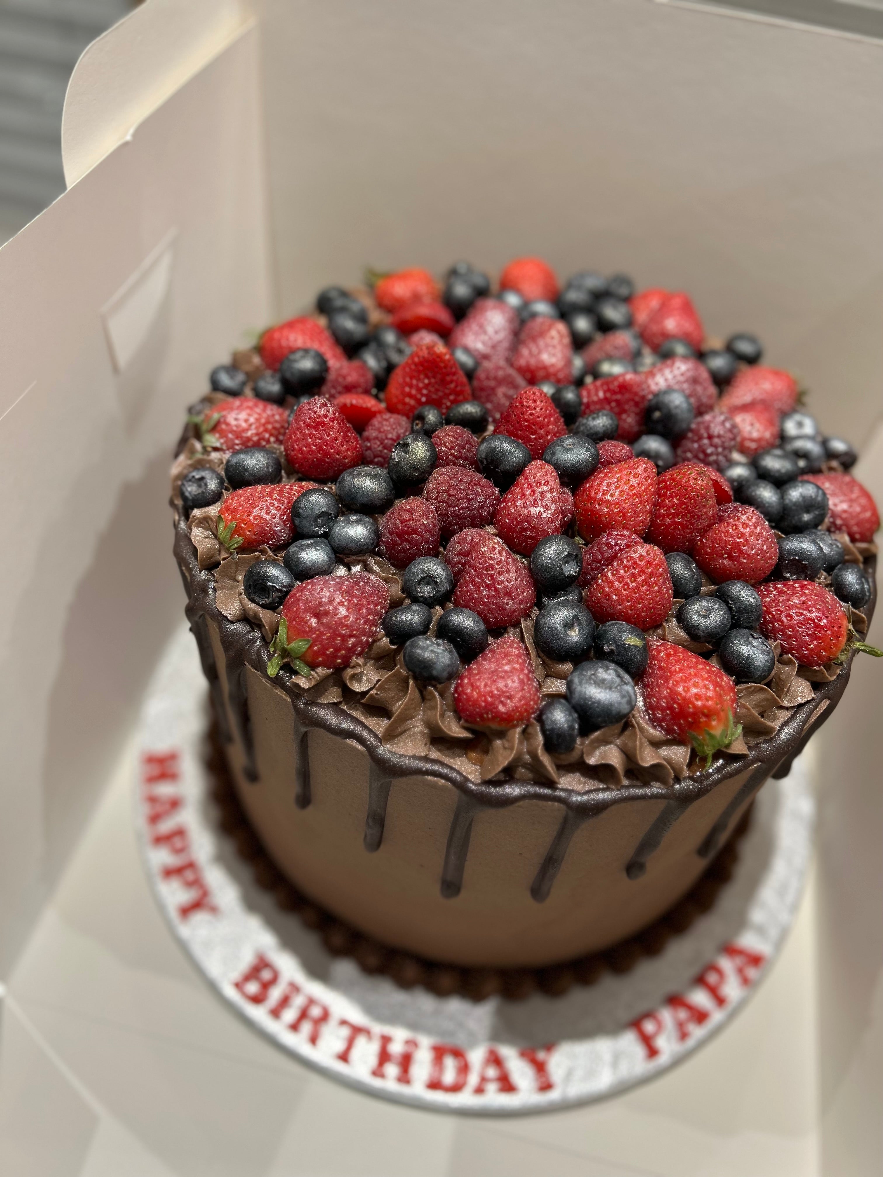 FRUIT TOP CHOCCO DRIP CAKE