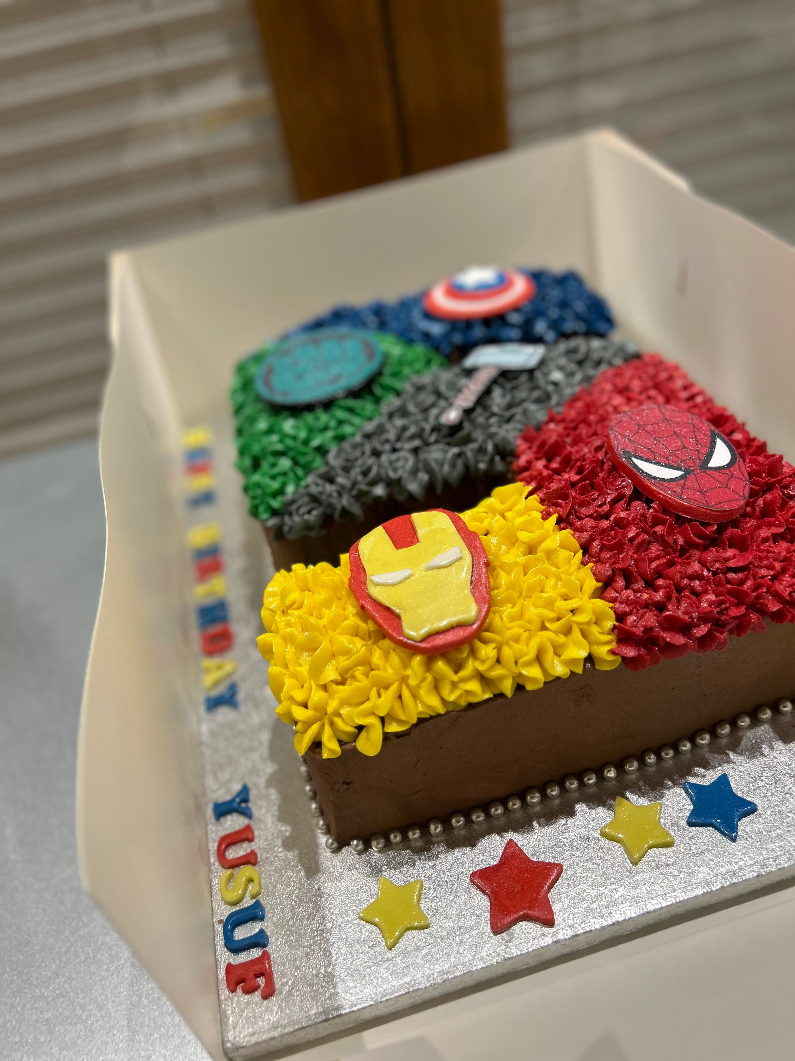 AVENGERS AGE CAKE