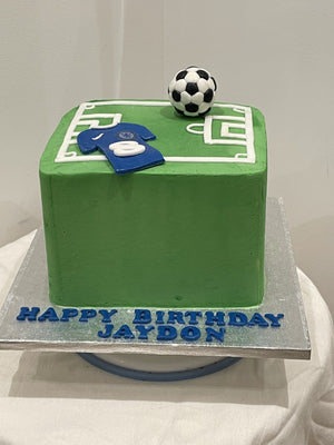 FOOTBALL PITCH WITH CUSTOM TOP CAKE