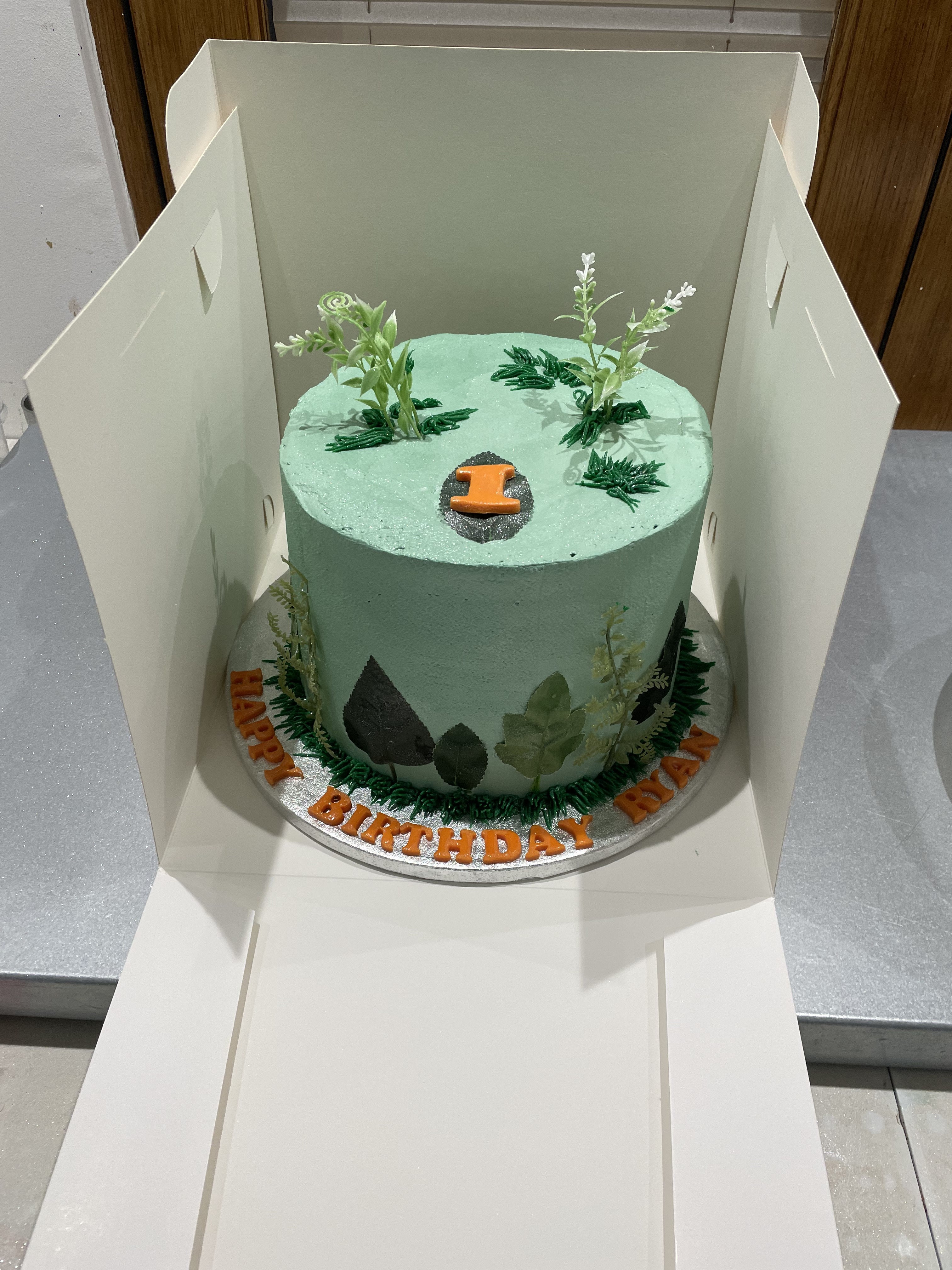 NATURE THEMED FRESH CREAM CAKE