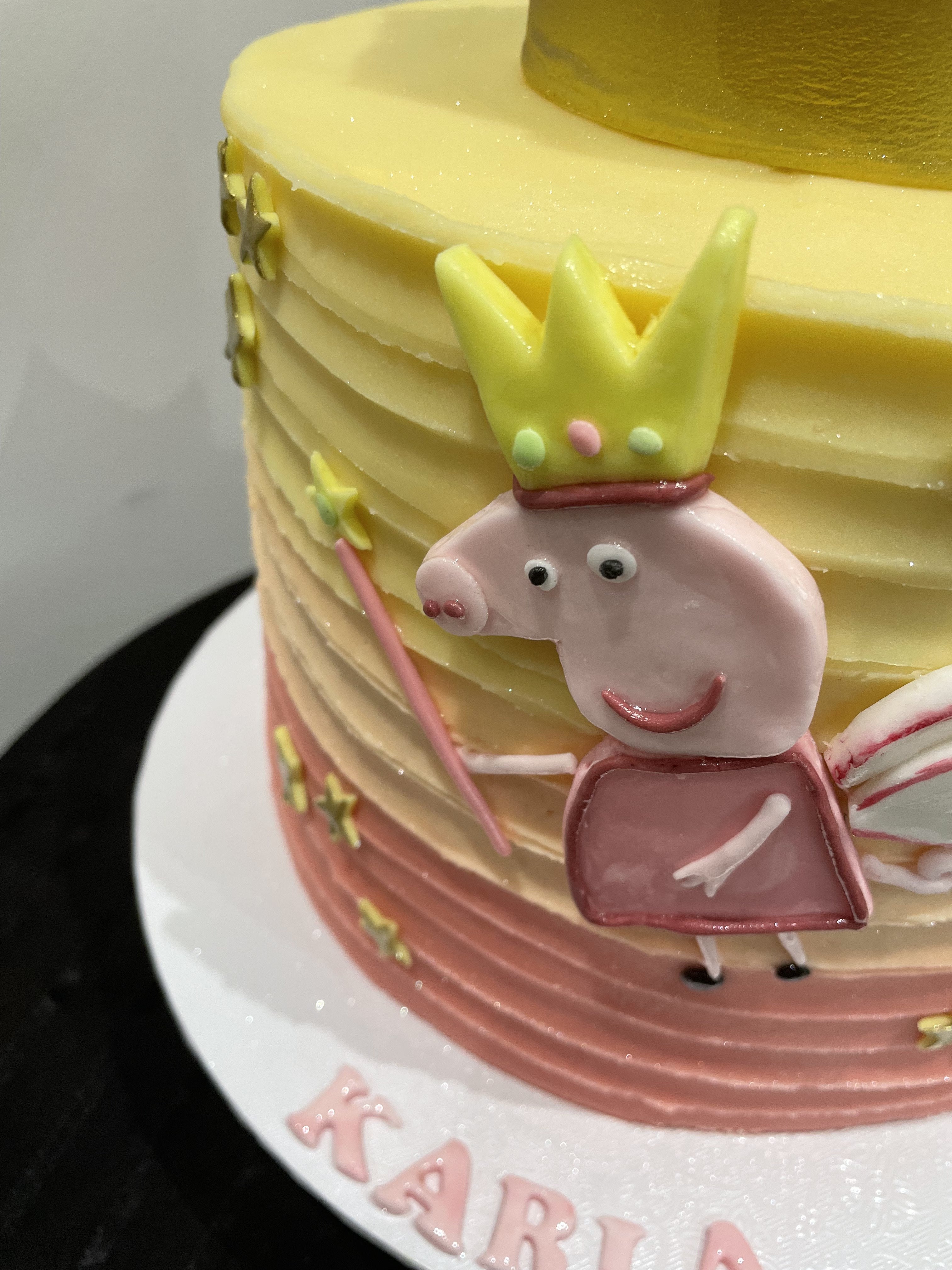 ROYAL PEPPA PIG