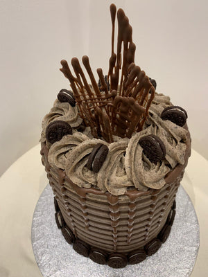 CHOCO SAIL OREO DRIP CAKE