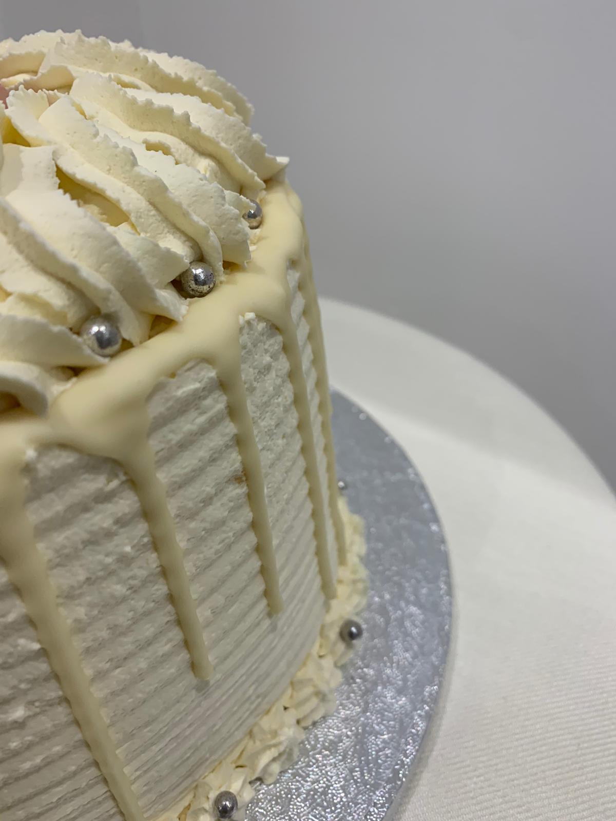 VANILLA SWIRL FRESH CREAM DRIP CAKE