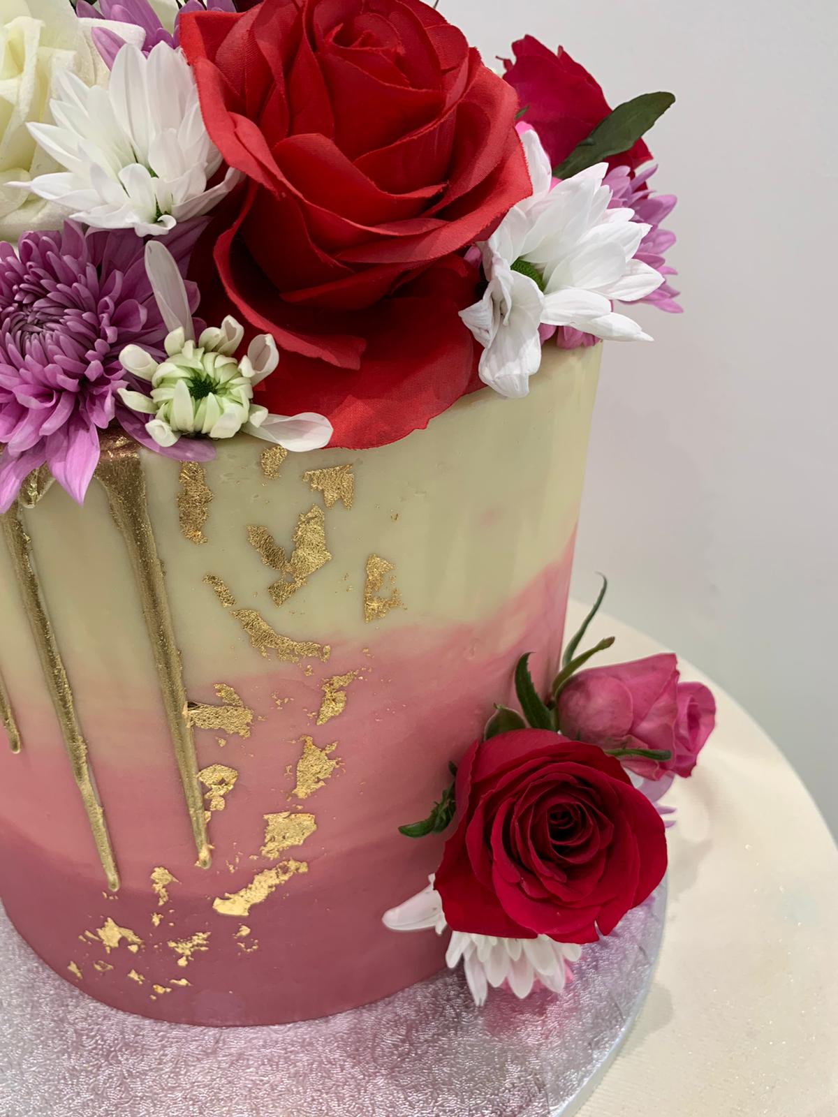 PASTEL GOLD DRIP - FLOWER CAKE