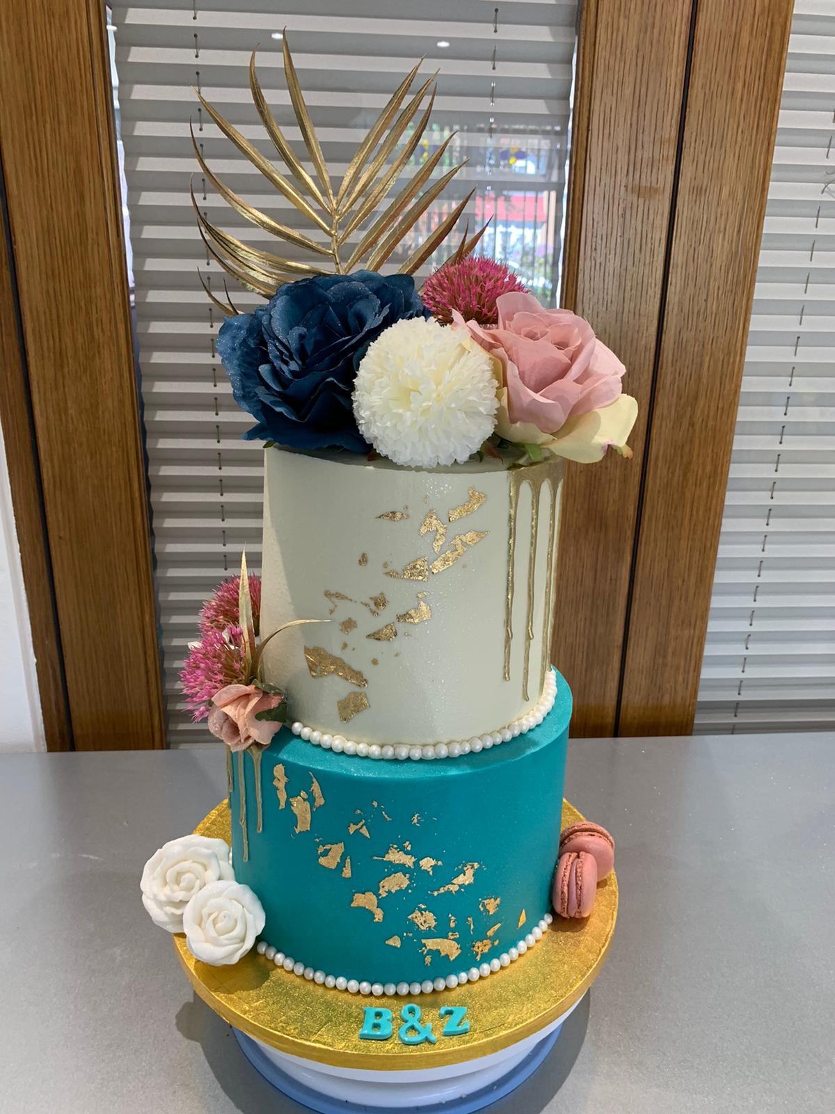 Gold & Pearl - Flower Drip Cake  Farah's Dessert Heaven – FARAH'S DESSERT  HEAVEN