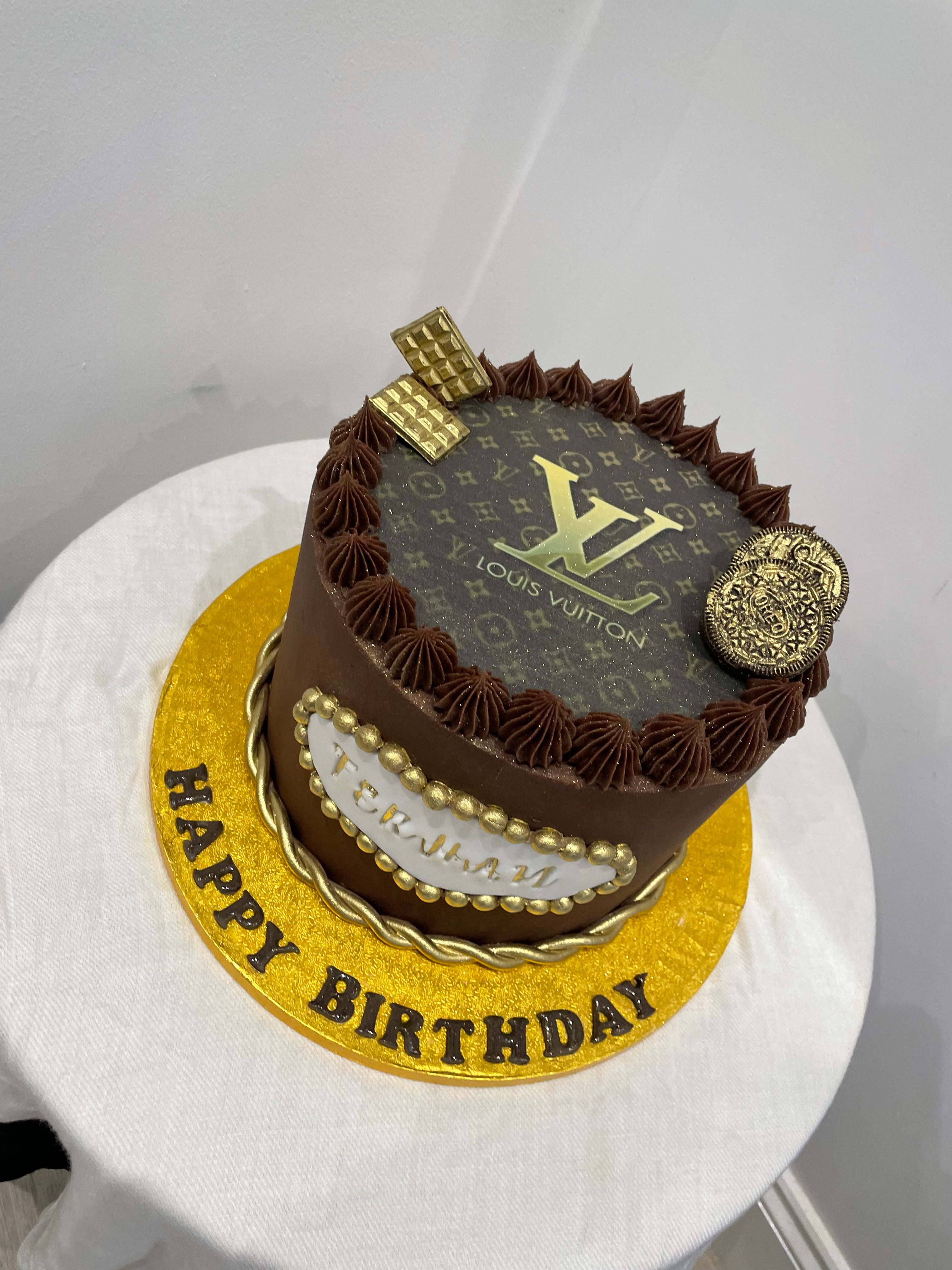 LV Theme Cake  Farah's Dessert Heaven – FARAH'S DESSERT HEAVEN