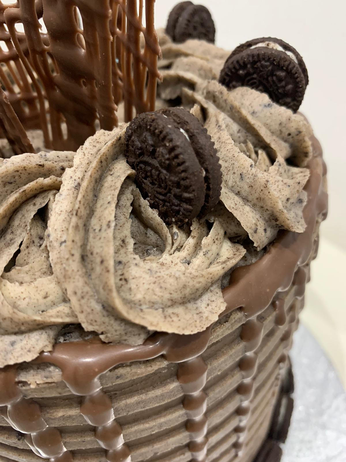 CHOCO SAIL OREO DRIP CAKE