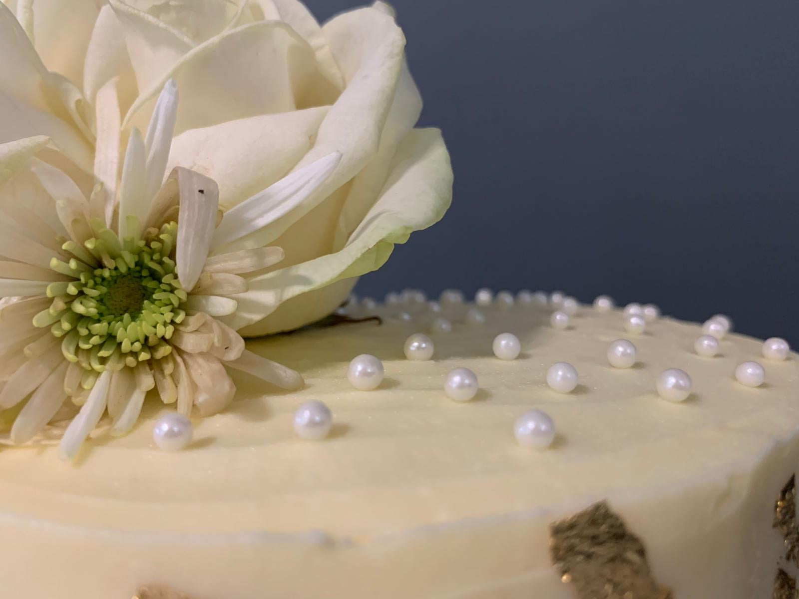 WHITE GOLD ROSE TIER CAKE